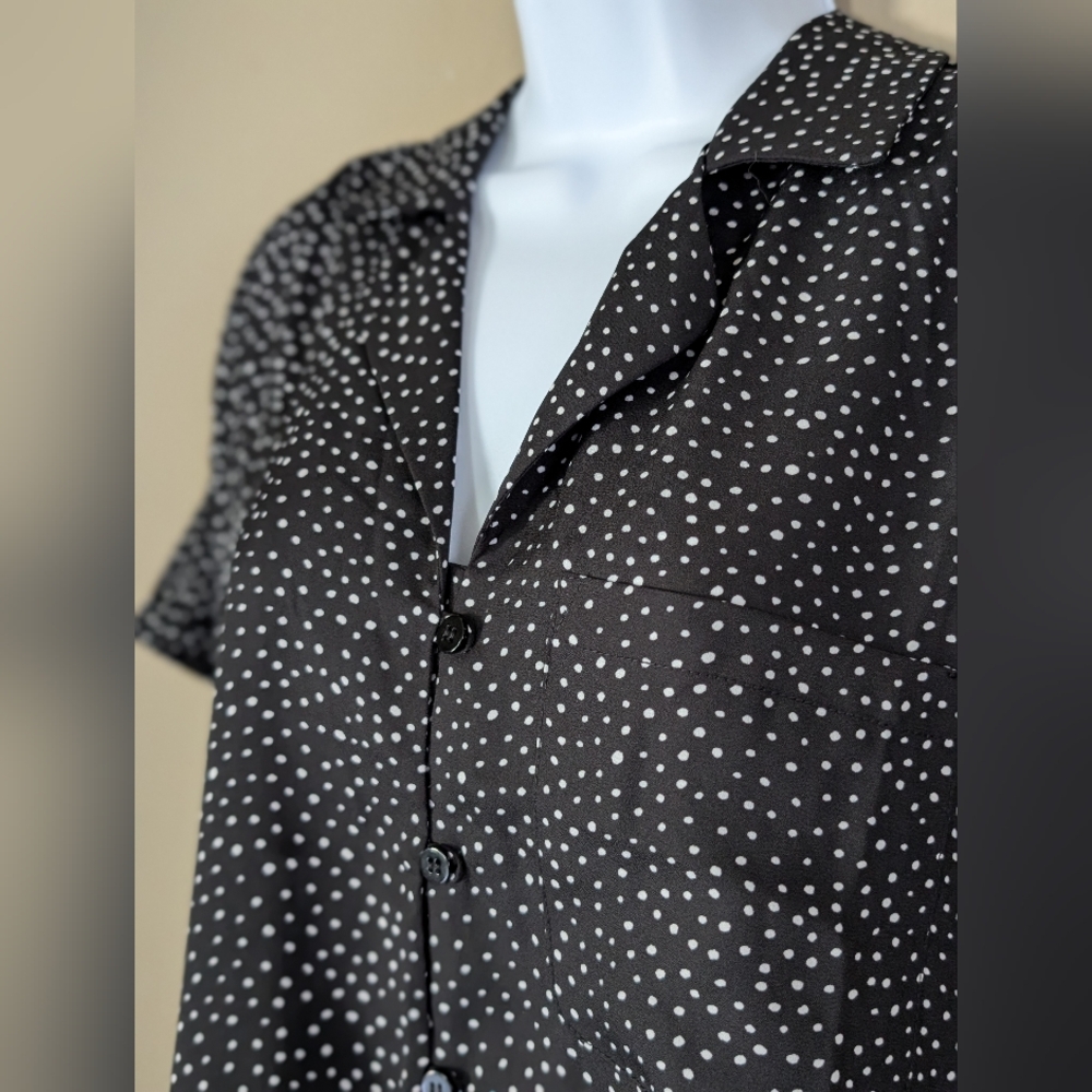 LULU’S Good Luck Charm Black Polka Dot Short Sleeve Button-Up Top, Small - Picture 3 of 8